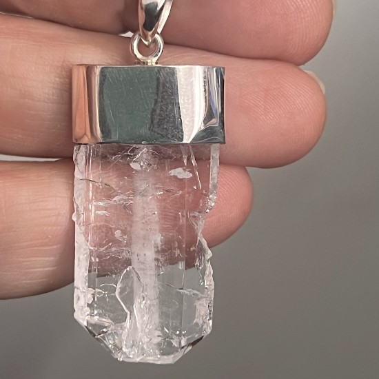 Faden Quartz Pendant